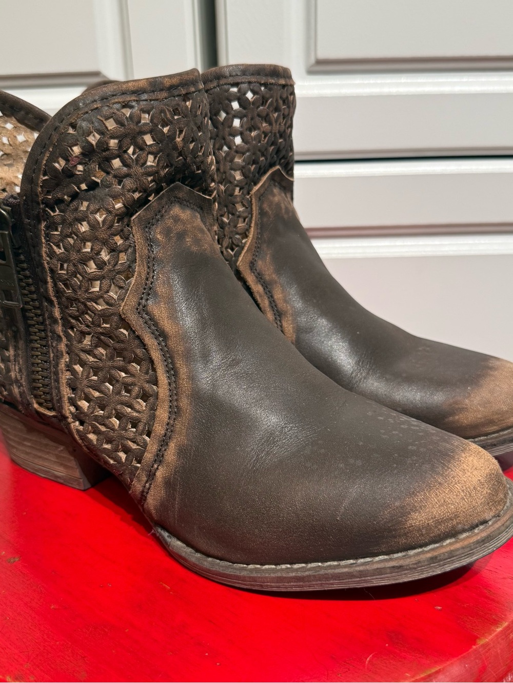 Women's Circle G by Corral Brown Leather Cutout Ankle Boot 8.5 - Picture 2 of 12